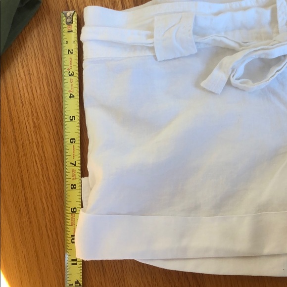 JUICY COUTURE white Linen short Shorts. Women 10 EUC pockets, tie belt cuffed - Picture 7 of 9